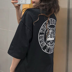 Camiseta negra extragrande con estampado en la espalda para niña pequeña 