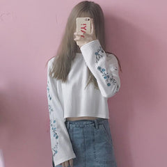 Small Flowers Embroidery Sleeve Knit O-Neck Sweater