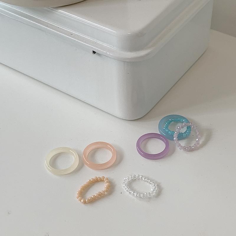 Sanfte, ästhetische Pastellfarben, winzige, einfache Ringe 