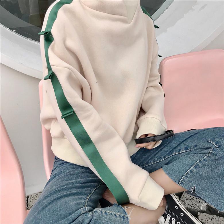 Soft Beige Side Green Ribbon Line Long Sleeve Hoodie