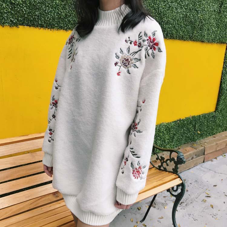 Soft Fluffy Flowers Embroindery Long Sleeve Oversized Sweatshirt