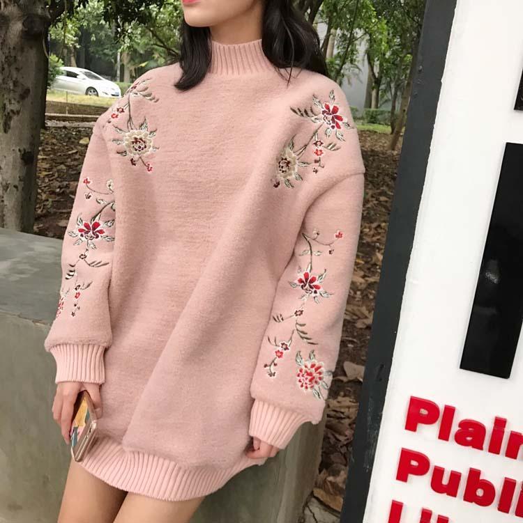 Soft Fluffy Flowers Embroindery Long Sleeve Oversized Sweatshirt