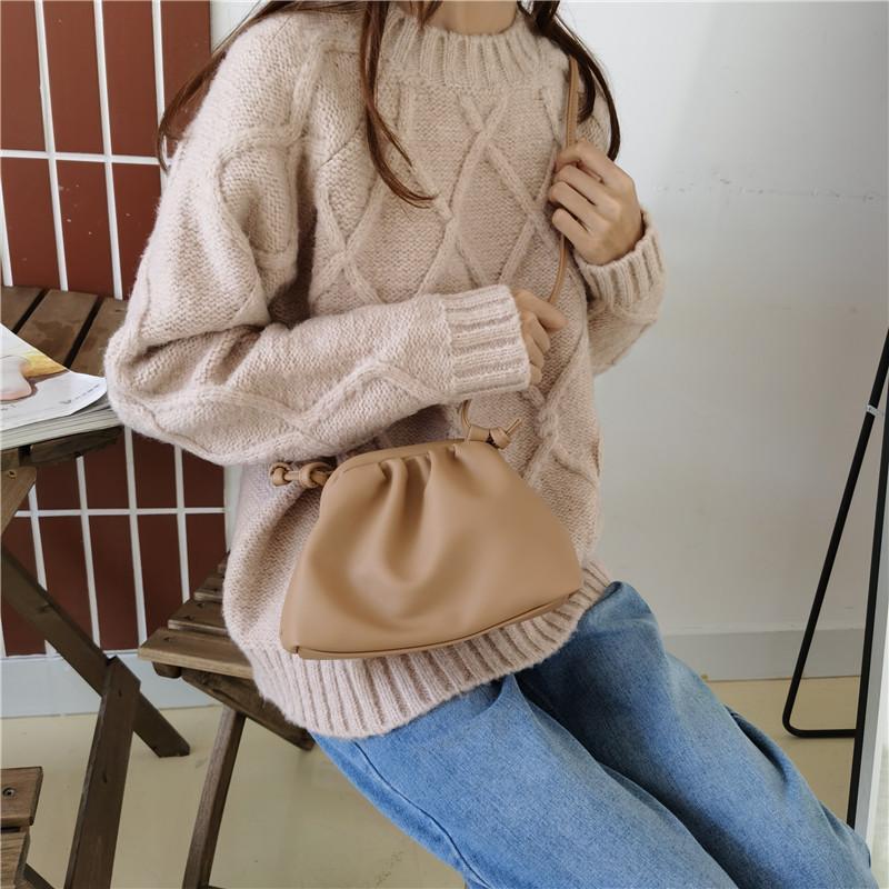 Bolso de hombro pequeño tipo clutch de piel sintética suave en colores lisos