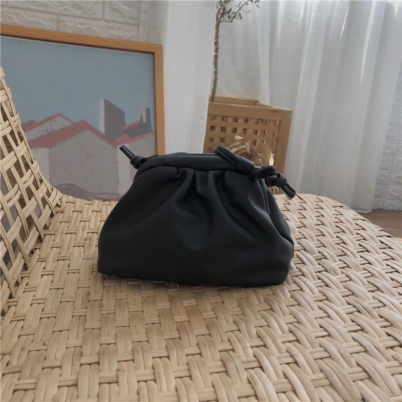 Bolso de hombro pequeño tipo clutch de piel sintética suave en colores lisos