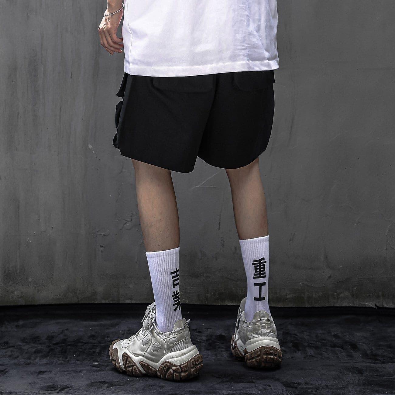 Three-dimensional Pleated Pockets Cargo Shorts