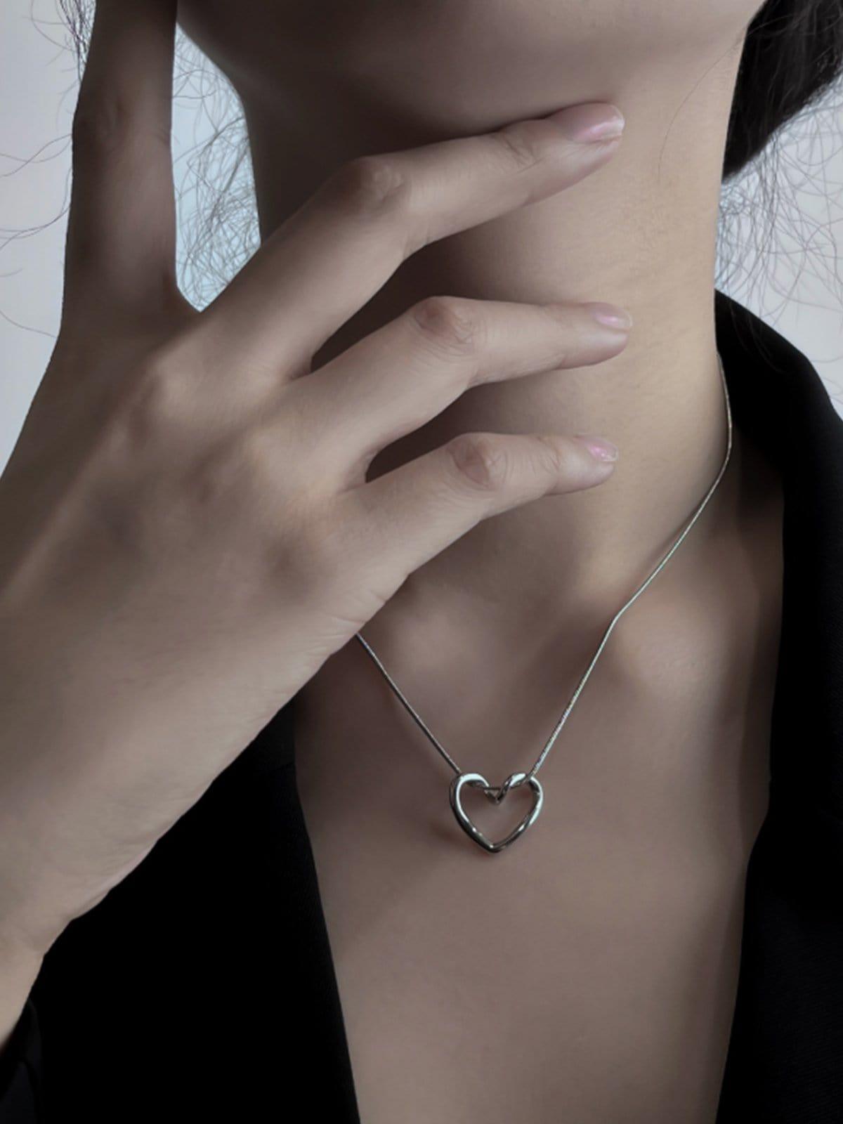 Twisted Heart Hollow Necklace