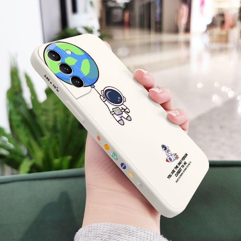 White Astronaut Cute Phone Case For Galaxy S22 S21 S20 FE S10 Note 20 10 Ultra Plus A72 A52 A32 A71 A51 A31 A21S