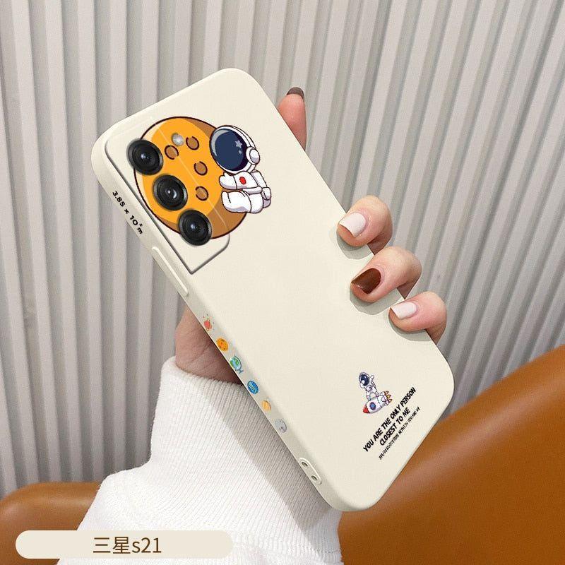 White Astronaut Cute Phone Case For Galaxy S22 S21 S20 FE S10 Note 20 10 Ultra Plus A72 A52 A32 A71 A51 A31 A21S